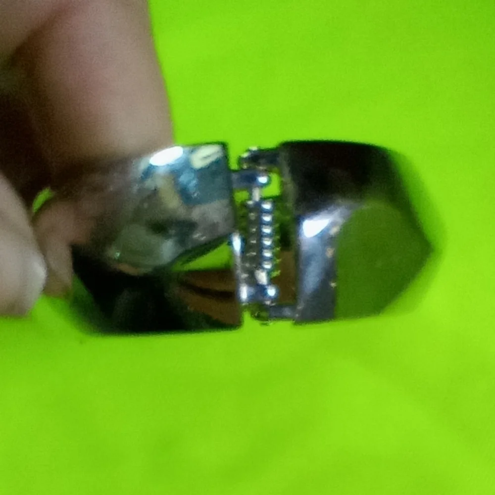 Silvertone smooth wavy hinged bracelet 2 x 2.5 i.d.